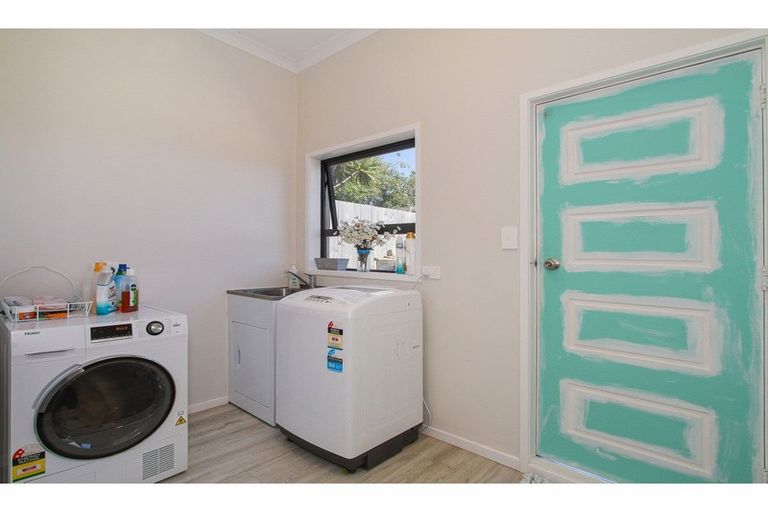 Property details for 162 Royal Road, Massey, Auckland, 0614