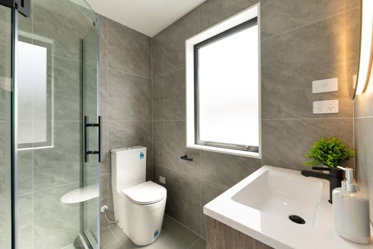 Photo of property in 1a Adelie Place, Murrays Bay, Auckland, 0630