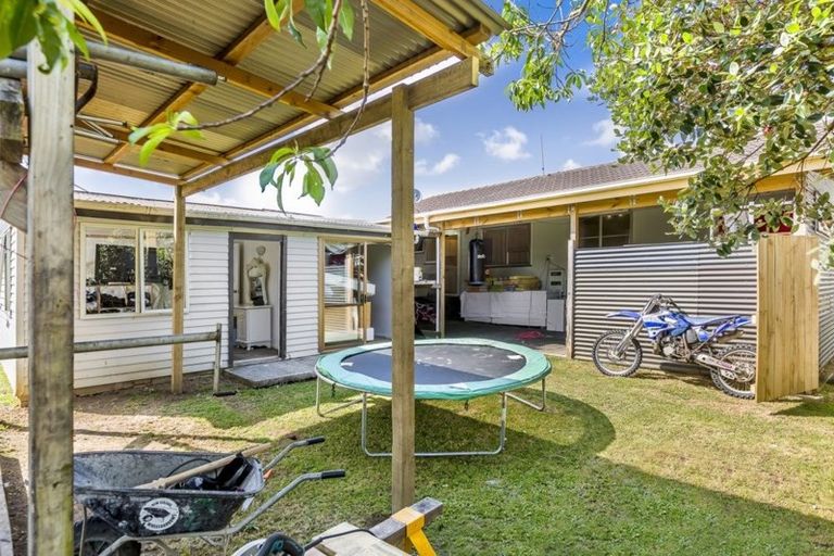 Photo of property in 12 Avro Place, Mangere, Auckland, 2022