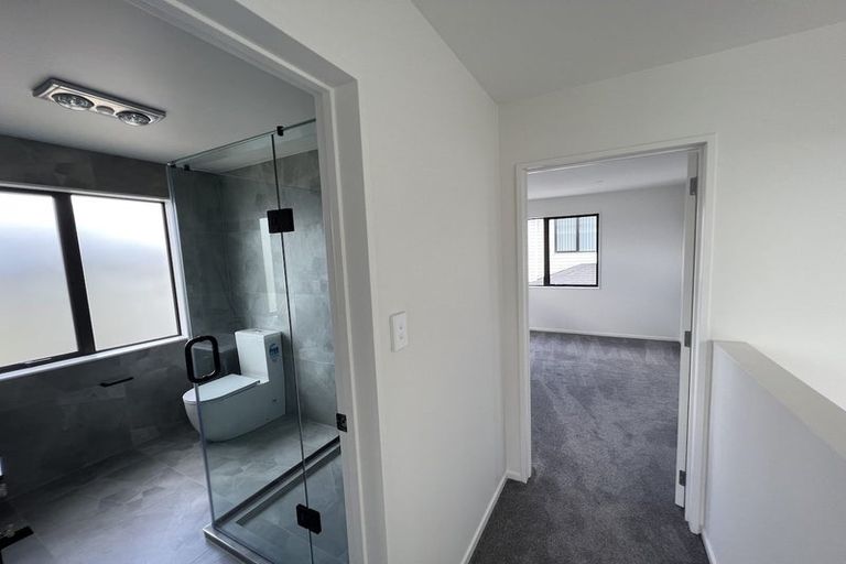 Photo of property in 38a Mcwhirters Farm Lane, Massey, Auckland, 0614