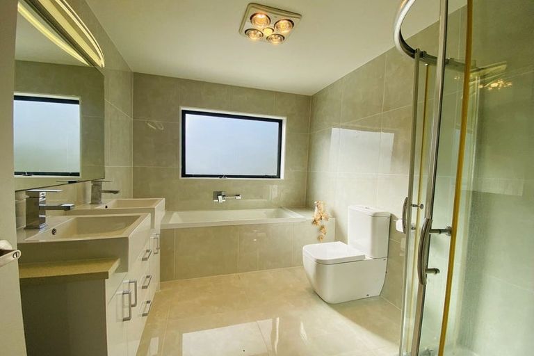 Photo of property in 55 Bordeaux Parade, Te Atatu South, Auckland, 0610