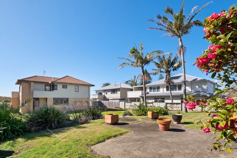 Photo of property in 32 Marine Parade, Mount Maunganui, 3116
