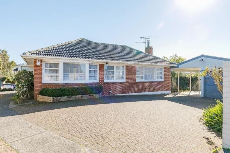 Photo of property in 1/510 East Coast Road, Windsor Park, Auckland, 0630
