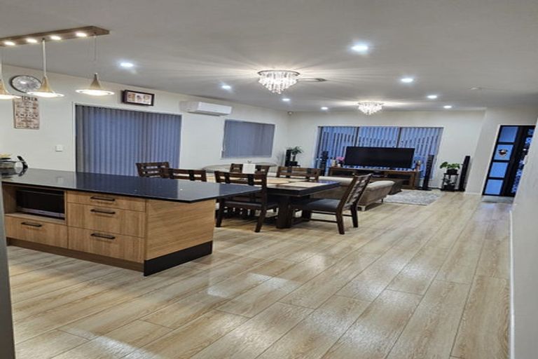 Photo of property in 24 Survila Street, Takanini, 2110