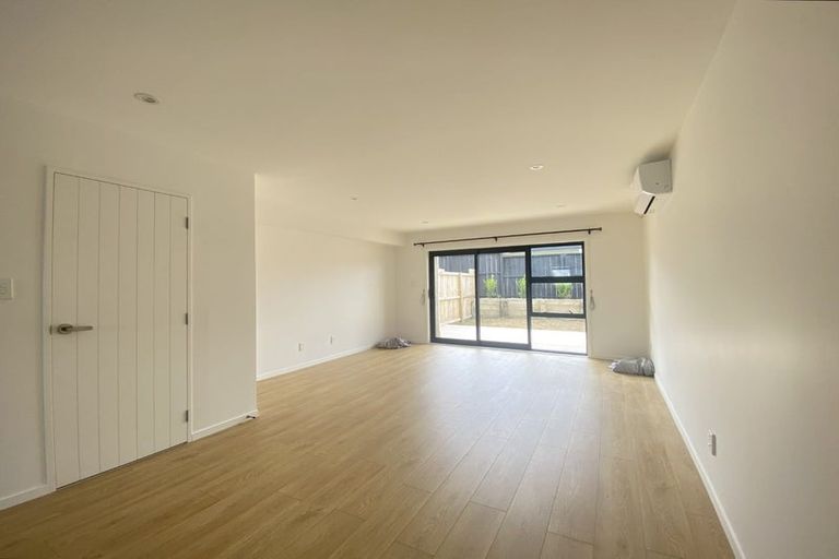 Photo of property in 96d Triangle Road, Massey, Auckland, 0614