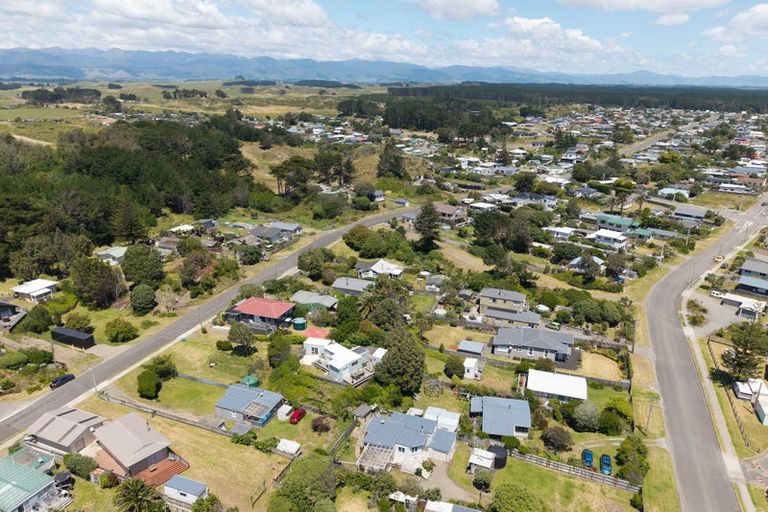 Photo of property in 141 Kahukura Avenue, Waitarere Beach, Levin, 5510