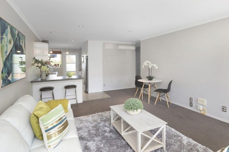 Photo of property in 3/98 Holly Road, St Albans, Christchurch, 8014