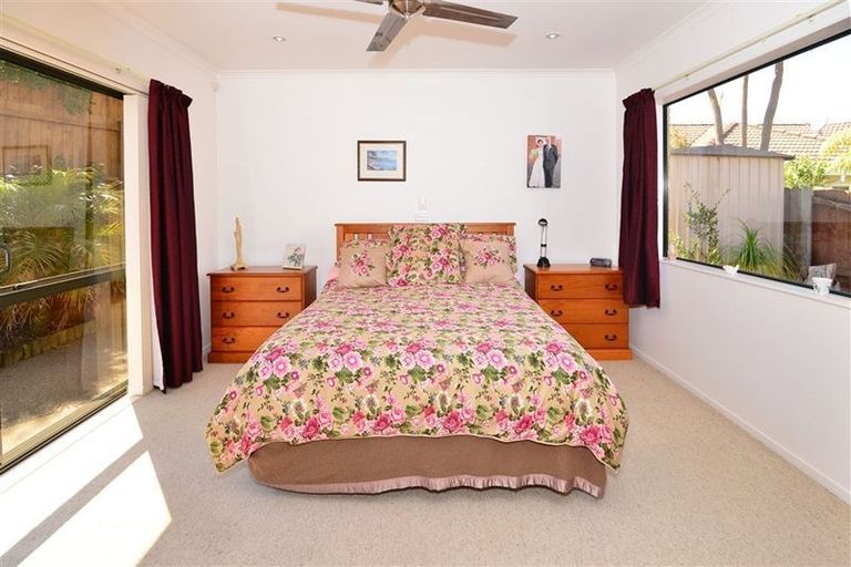 Photo of property in 31 Kath Hopper Drive, Orewa, 0931