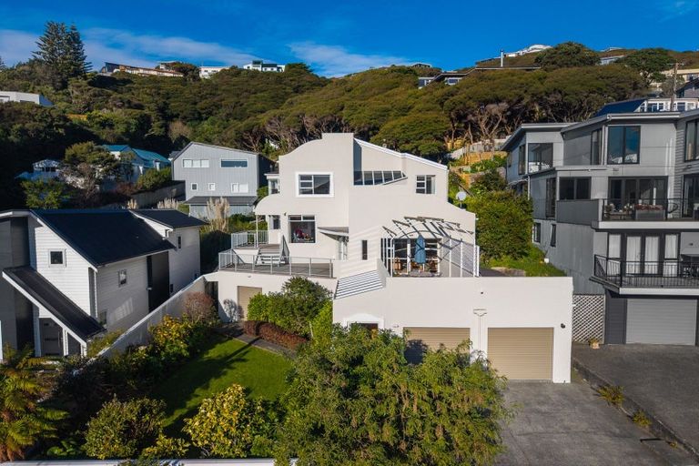 Photo of property in 32 Paremata Crescent, Paremata, Porirua, 5024