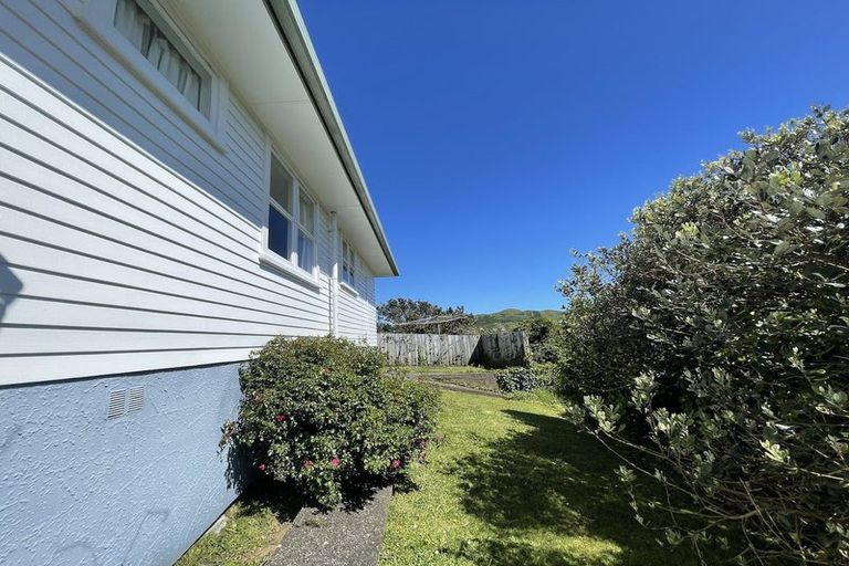 Photo of property in 43 Lynda Avenue, Paparangi, Wellington, 6037