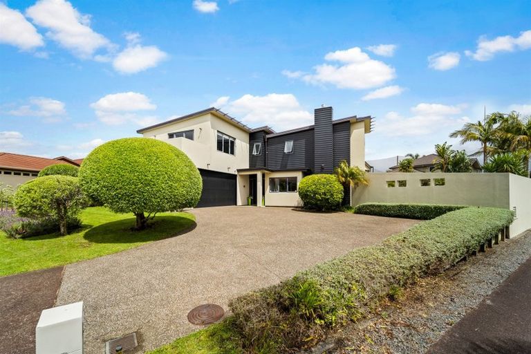 Photo of property in 32 English Oak Drive, Schnapper Rock, Auckland, 0632