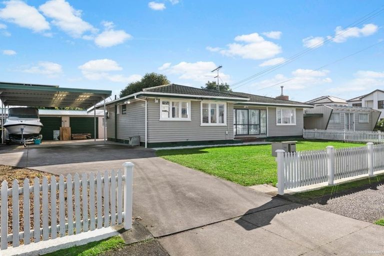 Photo of property in 37 Laurie Avenue, Papakura, 2110