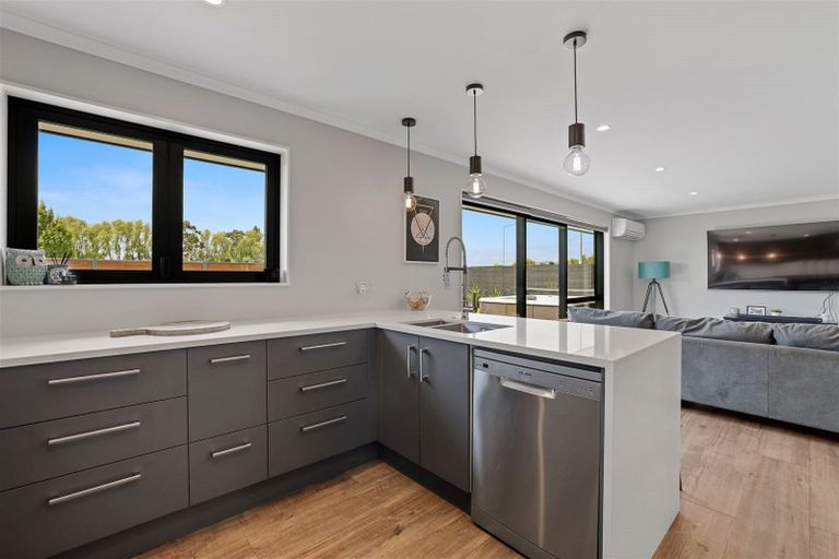 Photo of property in 12 Whincops Road, Halswell, Christchurch, 8025