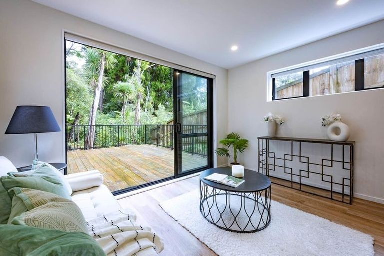 Photo of property in 25 Tokai Place, Glen Eden, 0602