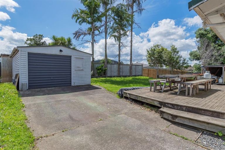 Photo of property in 28 Ewbank Place, Manurewa, Auckland, 2102