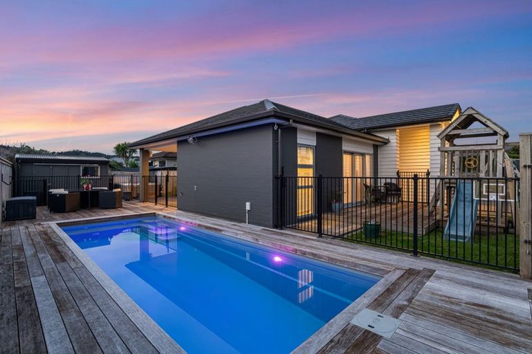 Photo of property in 36 Gilbransen Road, Kumeu, 0810