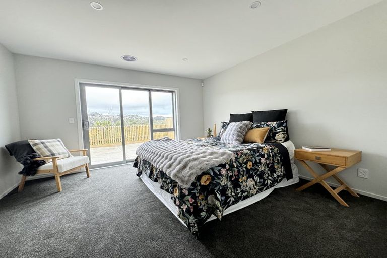 Photo of property in 9 Pine Hill Rise, Glenside, Wellington, 6037