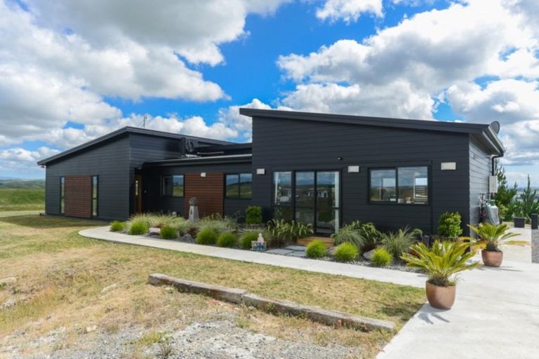Photo of property in 71 Pirau Road, Fernhill, Napier, 4183