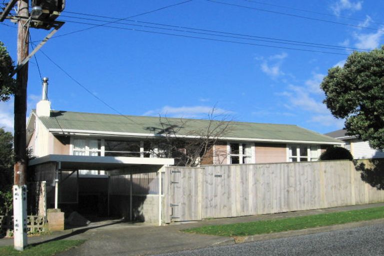 Photo of property in 25 Sievers Grove, Cannons Creek, Porirua, 5024