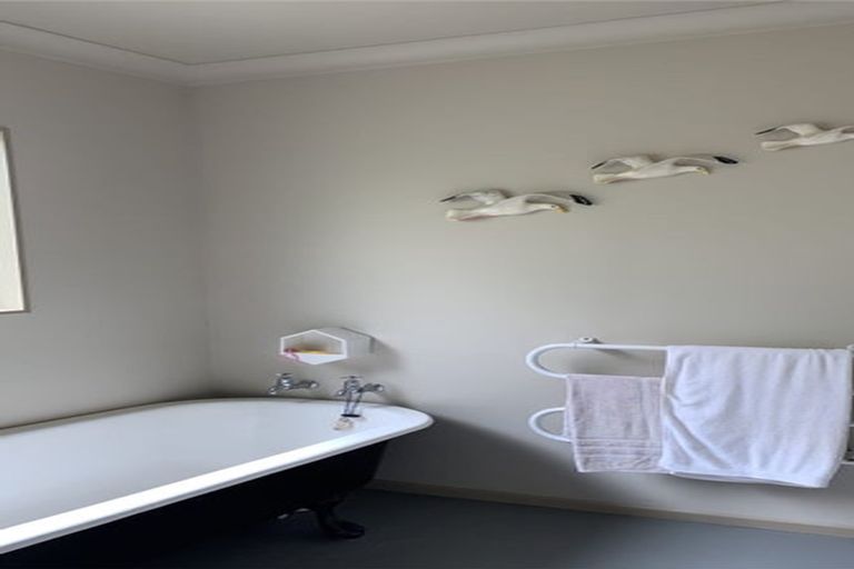 Photo of property in 27 Hicks Crescent, Waikanae Beach, Waikanae, 5036