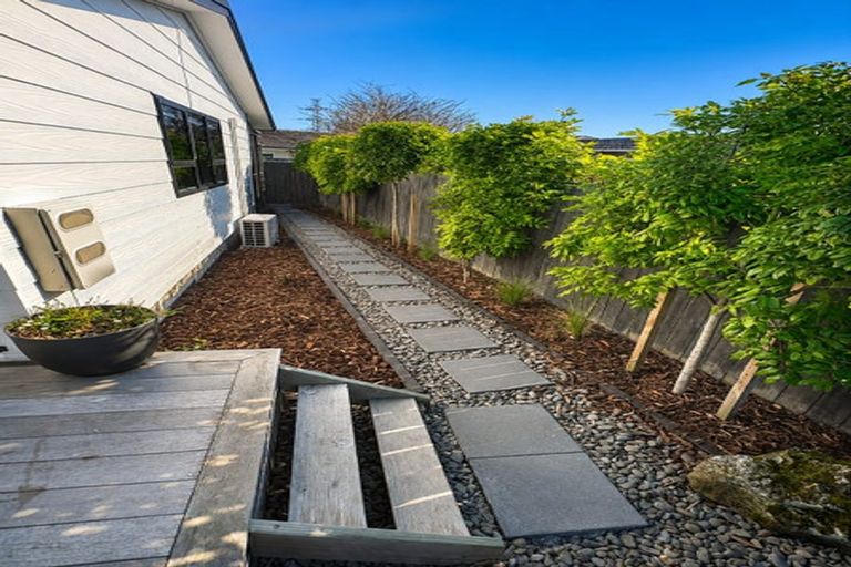 Photo of property in 1/4 Paul Place, Pakuranga, Auckland, 2010