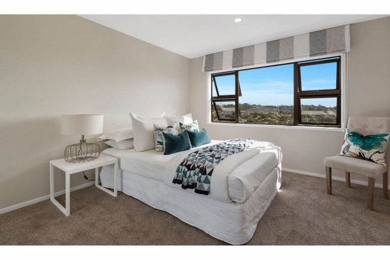 Photo of property in 41 Pohutukawa Avenue, Shelly Park, Auckland, 2014