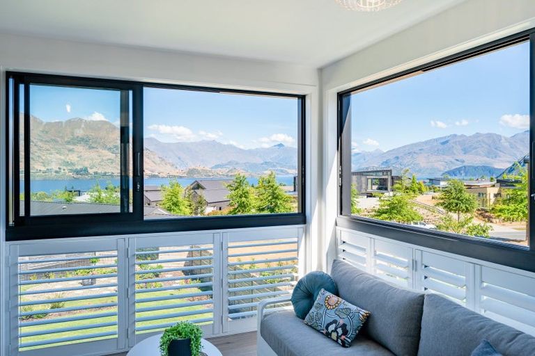Photo of property in 6 Platinum Ridge, Wanaka, 9305