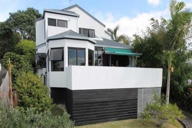 Photo of property in 1/13 Mizpah Road, Waiake, Auckland, 0630
