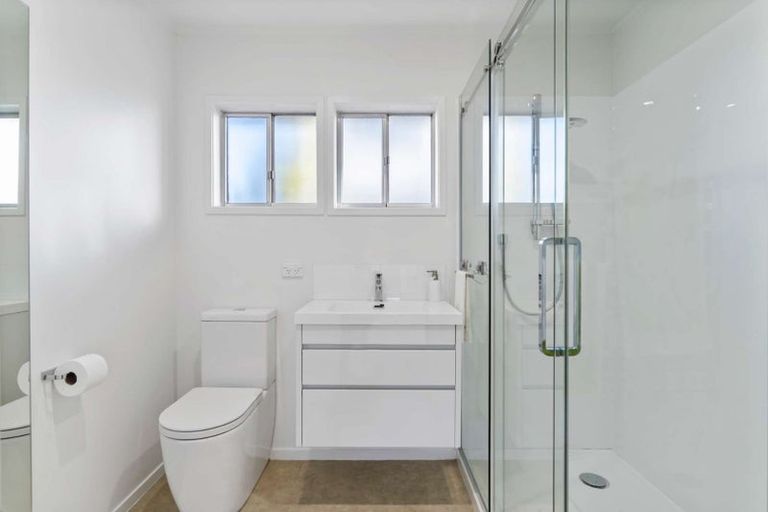 Photo of property in 2/6 Pinedale Place, Henderson, Auckland, 0610