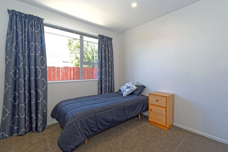 Photo of property in 1/19 Queenspark Drive, Parklands, Christchurch, 8083