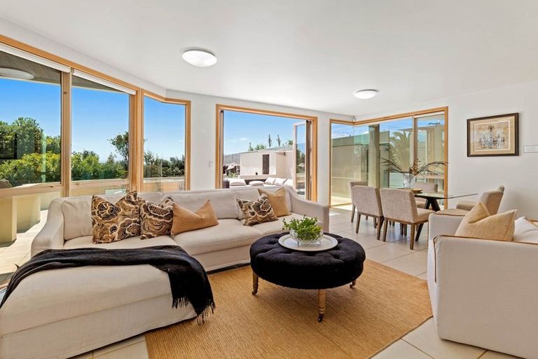 Photo of property in 5 Gilberd Place, Torbay, Auckland, 0630