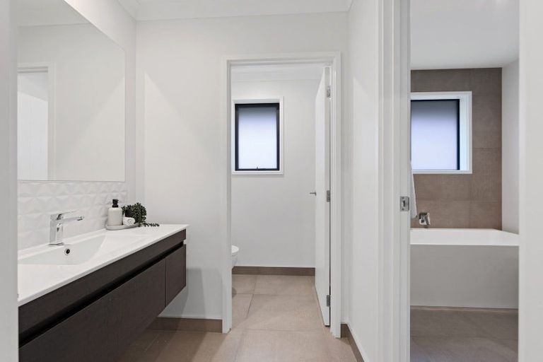 Photo of property in 160 Lakes Boulevard, Pyes Pa, Tauranga, 3112