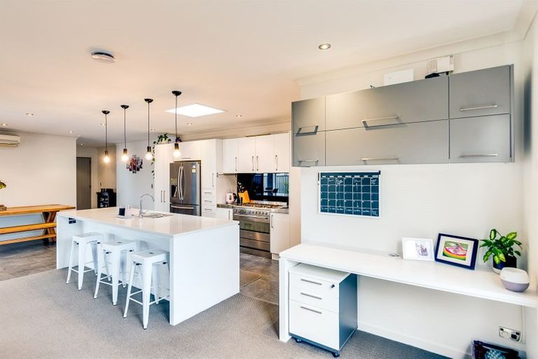 Photo of property in 18 Palliser Place, Poraiti, Napier, 4112