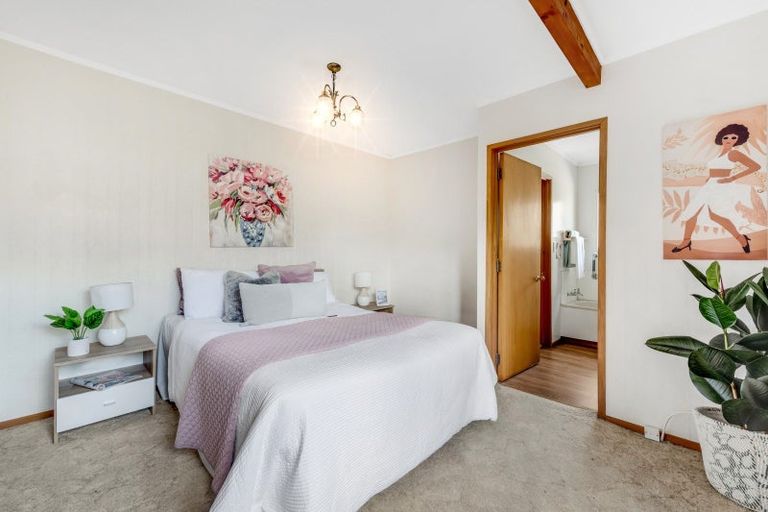 Photo of property in 2/10 Dayspring Way, Pakuranga, Auckland, 2010