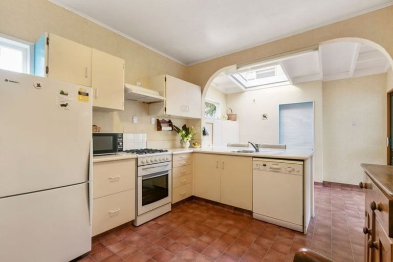 Photo of property in 389 Muritai Road, Eastbourne, Lower Hutt, 5013