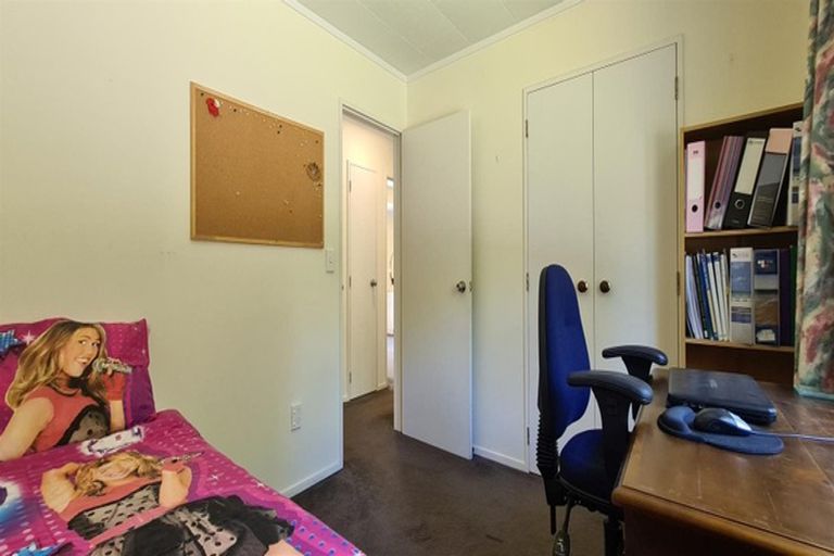 Photo of property in 17 Charlotte Street, Takapau, 4203