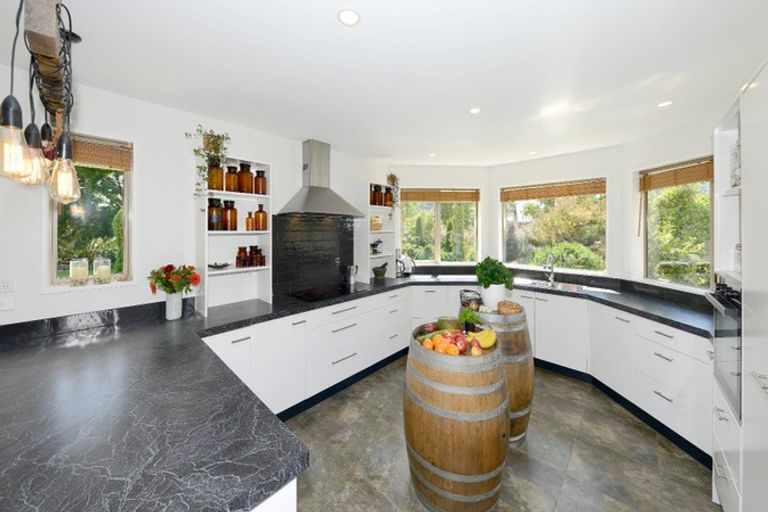 Photo of property in 6 Deavoll Place, Heathcote Valley, Christchurch, 8022