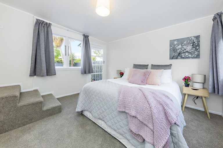 Photo of property in 1/25 Blanes Road, Weymouth, Auckland, 2103