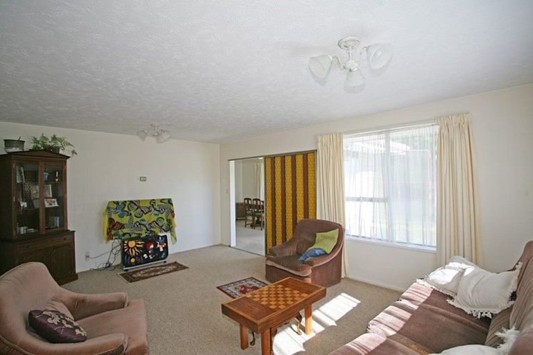 Photo of property in 6 Karnak Crescent, Russley, Christchurch, 8042