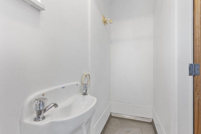 Photo of property in 68a Casuarina Road, Half Moon Bay, Auckland, 2012