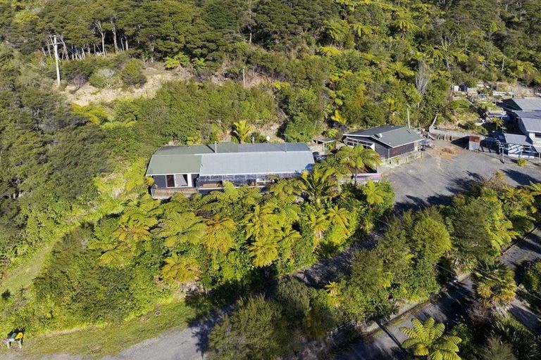 Photo of property in 38 Hope Drive, Okiwi Bay, 7193