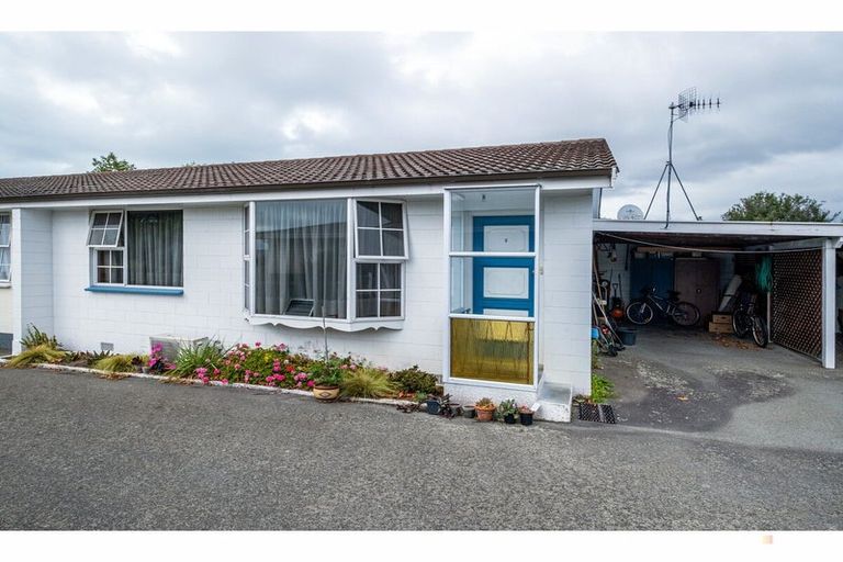 Photo of property in 2/90 Avenue Road, West End, Timaru, 7910