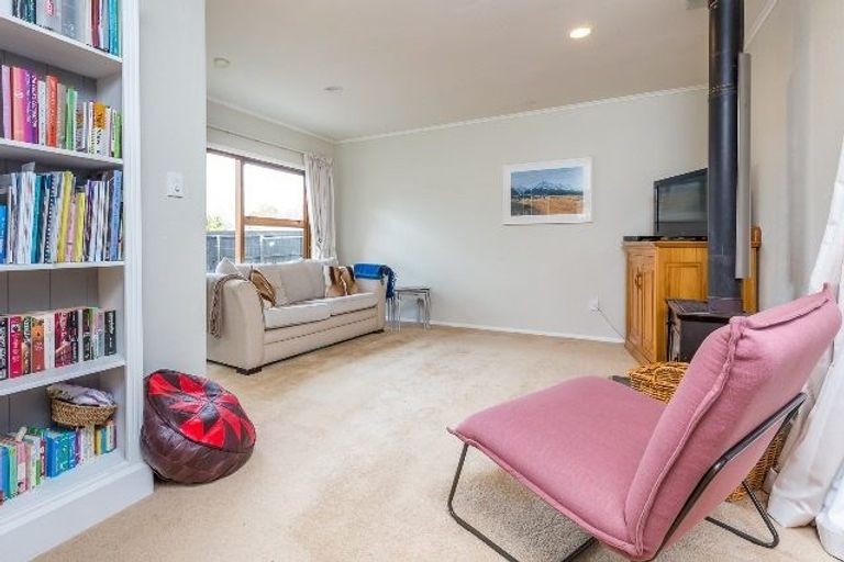 Photo of property in 177 Beach Haven Road, Beach Haven, Auckland, 0626
