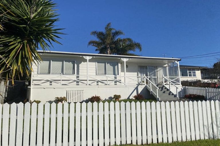 Photo of property in 2/12 Sherwood Avenue, Te Atatu South, Auckland, 0610