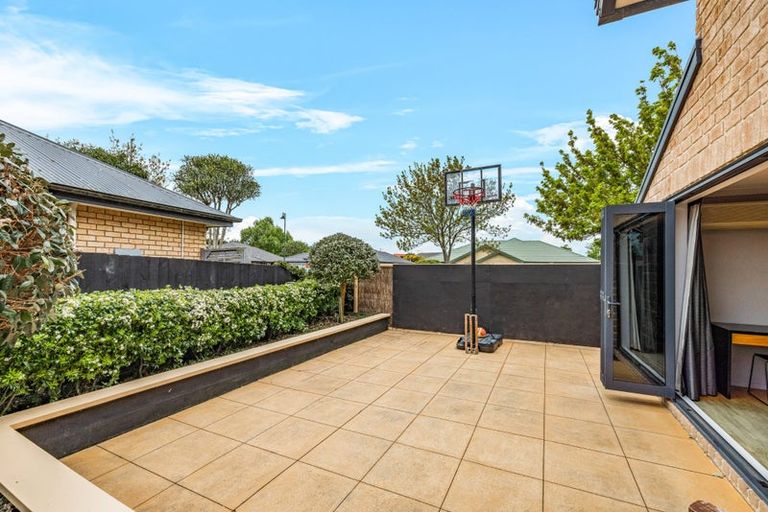 Photo of property in 21 Kohi Drive, Parklands, Christchurch, 8083