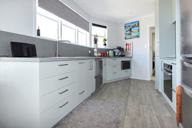 Photo of property in 16 Mark Perreau Place, Foxton, 4814