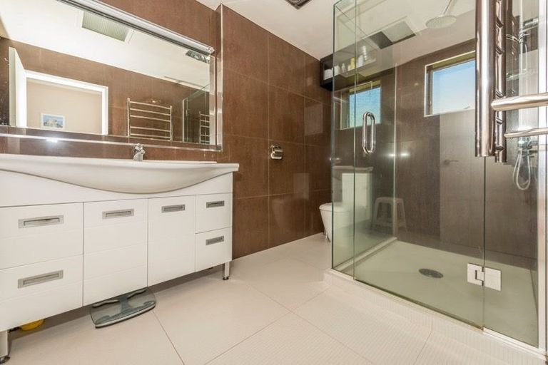 Photo of property in 3 Mulberry Place, Glenfield, Auckland, 0629