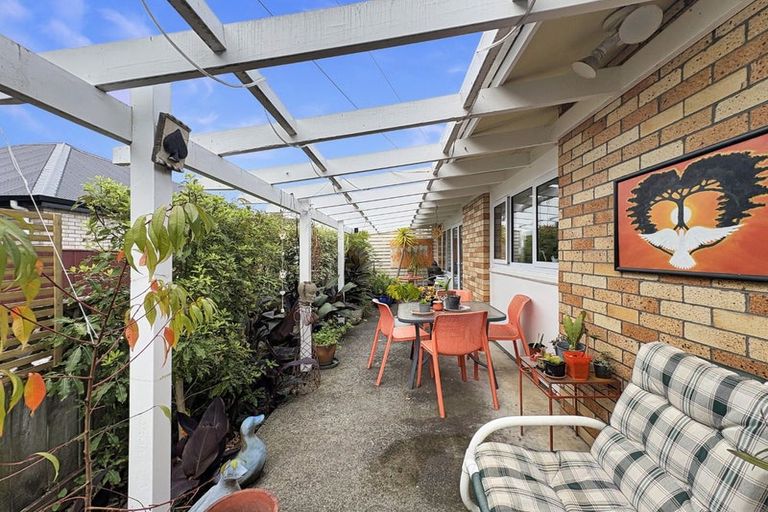 Photo of property in 2 Saint Leonard Street, Saint Johns Hill, Whanganui, 4501