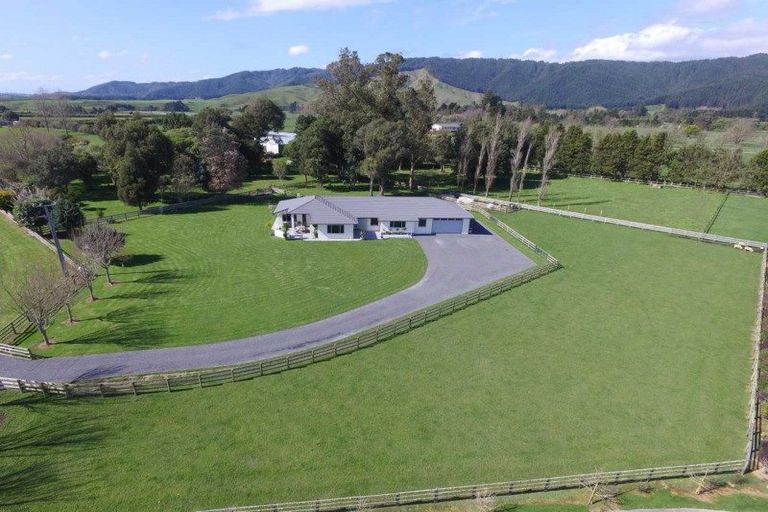 Photo of property in 24 Wakefield Road, Levin, 5571