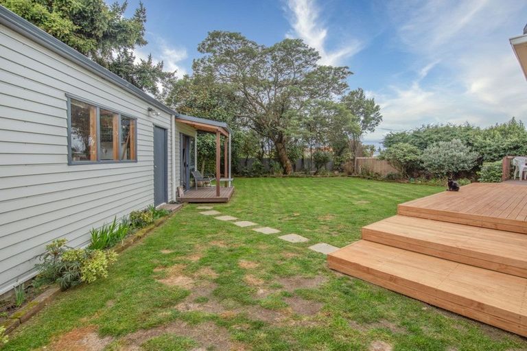 Photo of property in 10 Lomax Place, Islington, Christchurch, 8042